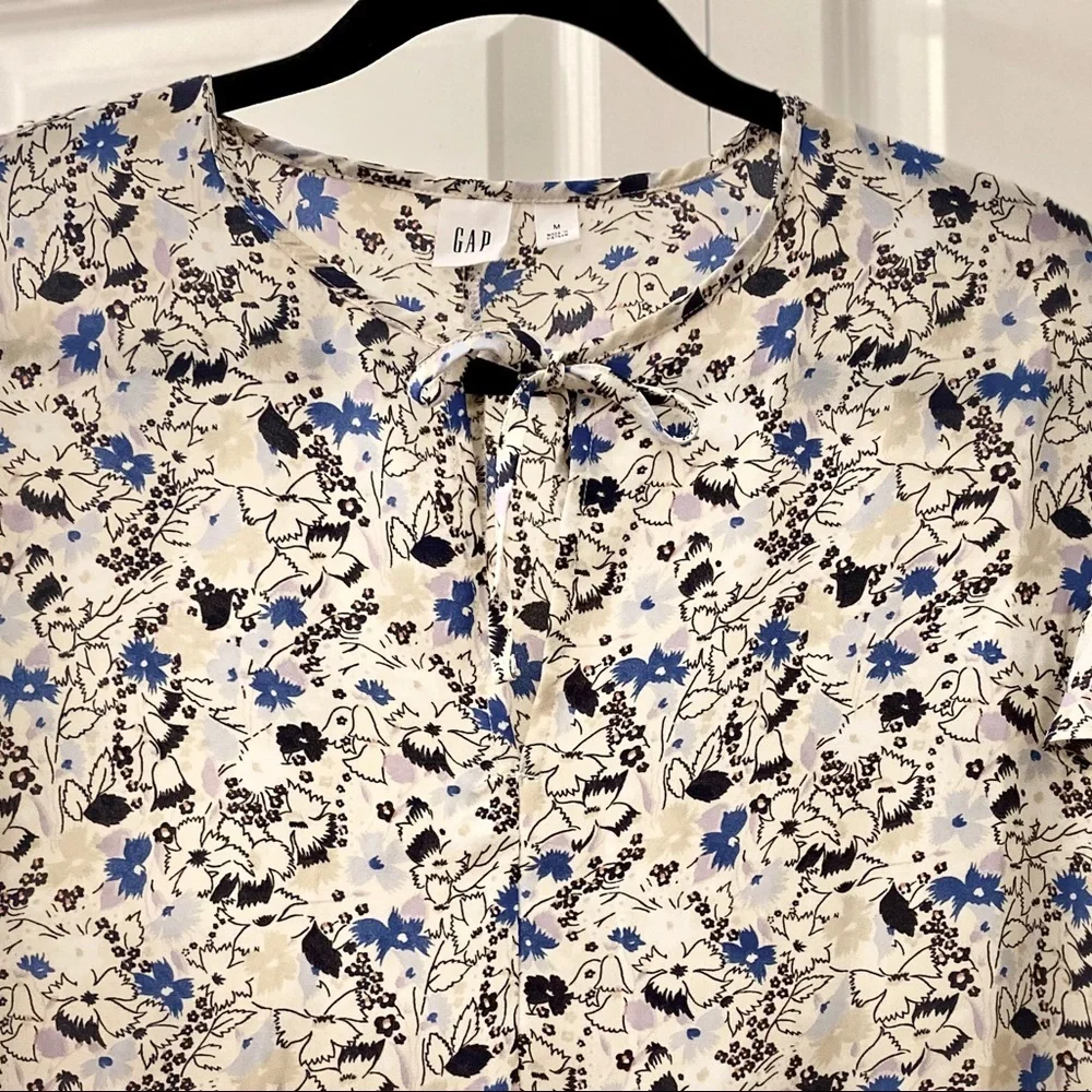 Gap | Tie Neck Flower Print Blouse - Picture 4 of 11